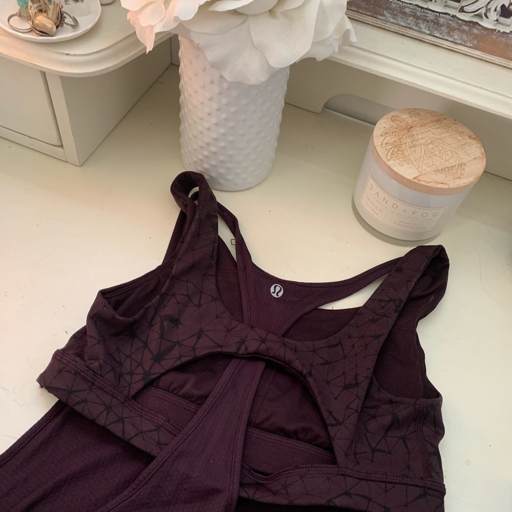 Lululemon 2-in-1 yoga maroon tank top